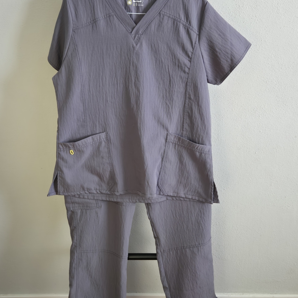 WonderWink Women's Scrub Set in Gray